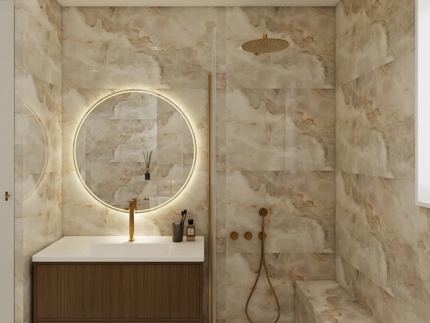 Rendu 3D d’une salle de bains : murs en onyx veiné, miroir rond rétroéclairé, robinetterie dorée, meuble vasque en noyer.