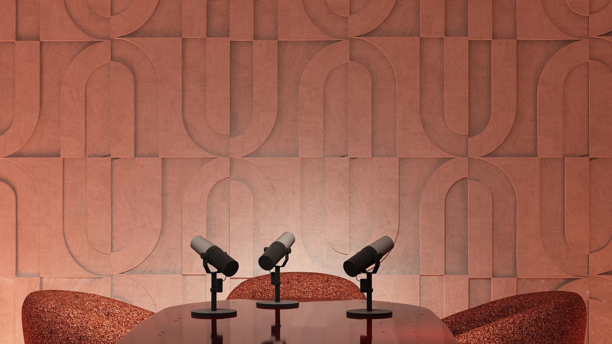 Rendu 3D d’un plateau d’enregistrement : table au plateau sombre, chaises bouclées rouille, trois micros, mur aux motifs d’arches en relief.
